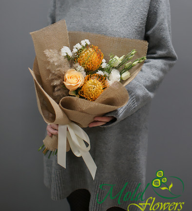 Bouquet with yellow Leucospermum 'Attraction' 2 photo 394x433